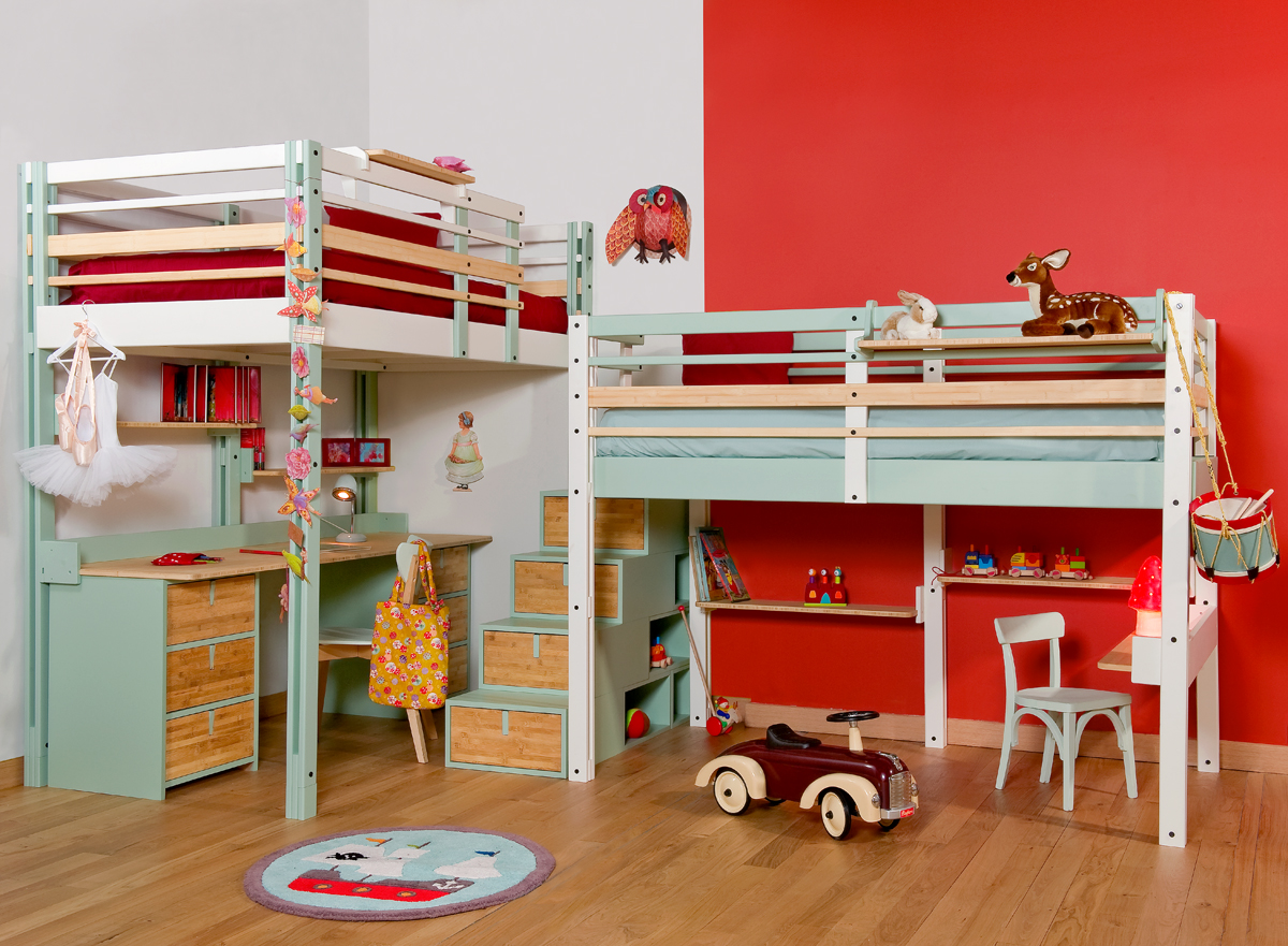 Chambre d'enfants avec deux lits mezzanine modulable.