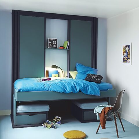 Chambre d'adolescent avec un lit escamotable Triptyque en version chambre