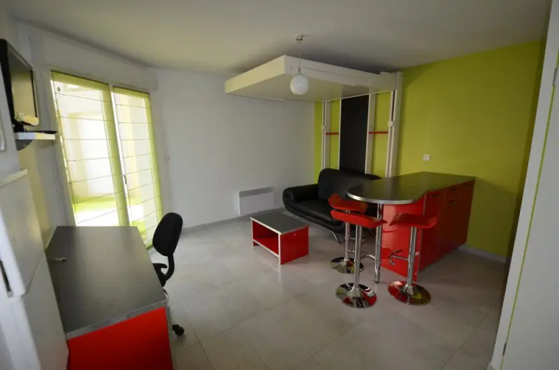 Lit escamotable pour logement étudiant