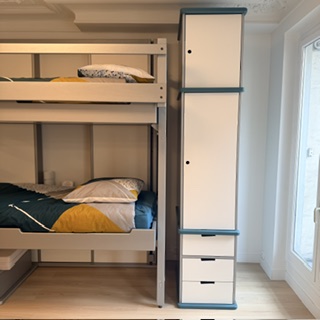 Armoire triptyque d'exposition au magasin Espace Loggia au 21 rue Auber à Paris