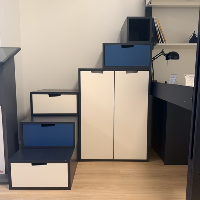 Modèle d'exposition d'un escalier Brick armoire exposé au magasin situé au 21 rue Auber à Paris