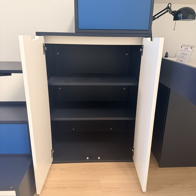 Modèle d'exposition d'un escalier Brick armoire exposé au magasin situé au 21 rue Auber à Paris