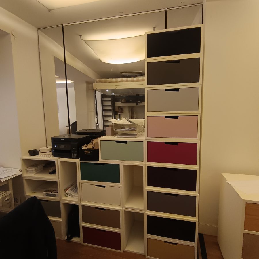 Modèle d'exposition présenté au magasin Espace Loggia situé au 92 rue du Bac 75007 Paris