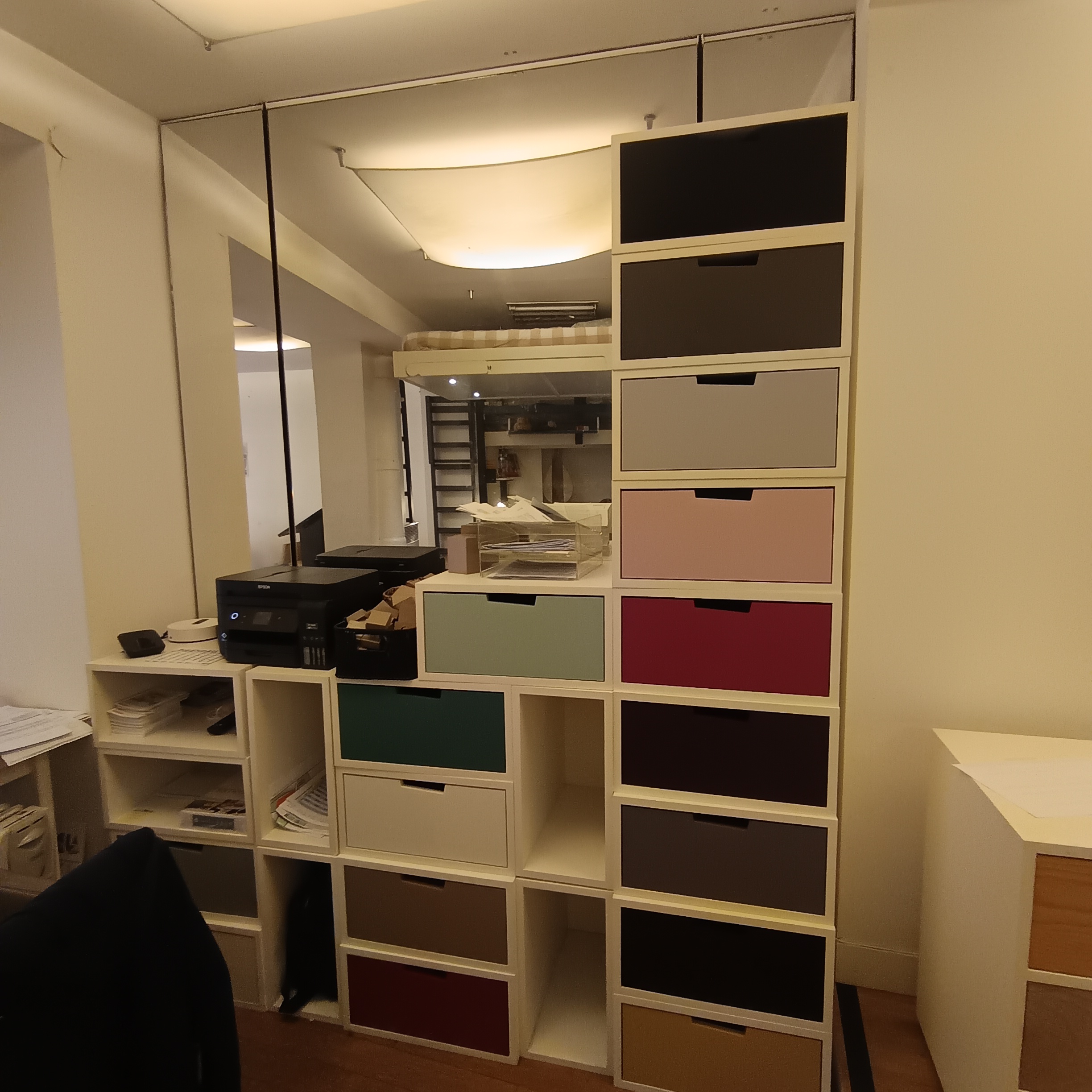 Modèle d'exposition présenté au magasin Espace Loggia situé au 92 rue du Bac 75007 Paris