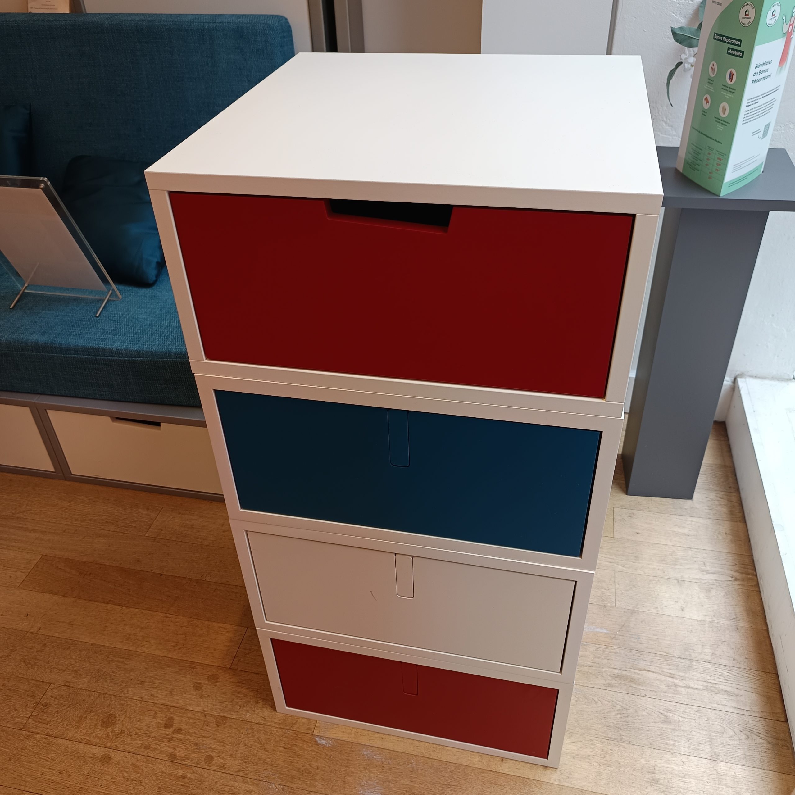 Modèle d'exposition présenté au magasin Espace Loggia situé au 92 rue du Bac 75007 Paris