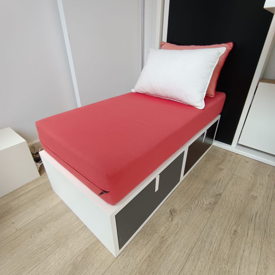 Modèle d'exposition présenté au magasin Espace Loggia situé au 92 rue du Bac 75007 Paris