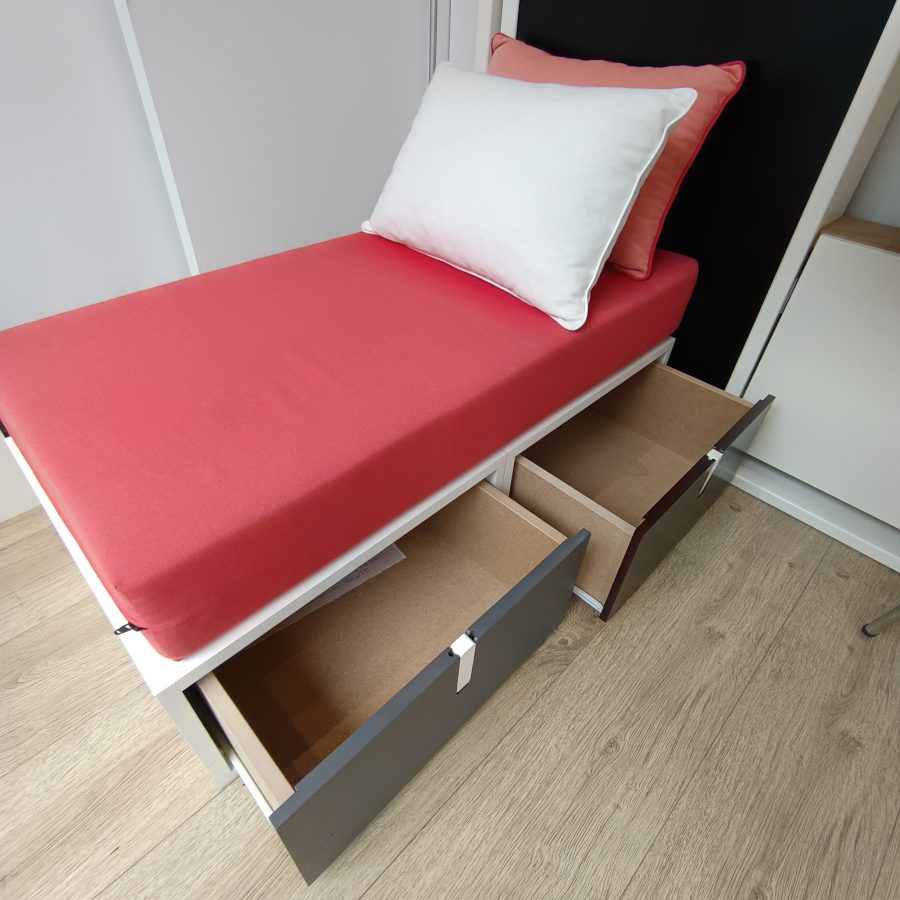 Modèle d'exposition présenté au magasin Espace Loggia situé au 92 rue du Bac 75007 Paris